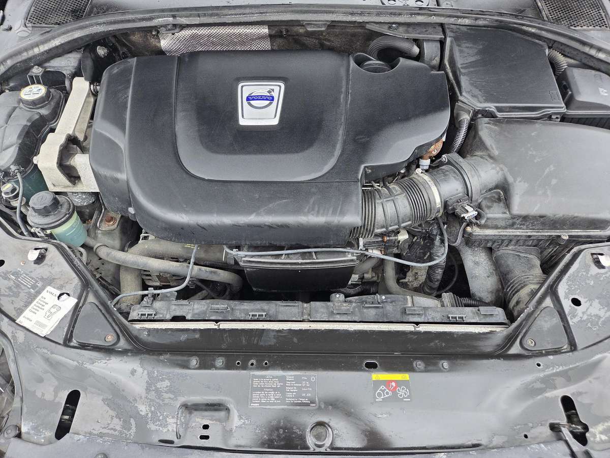 Volvo V70 2011 — photo 21