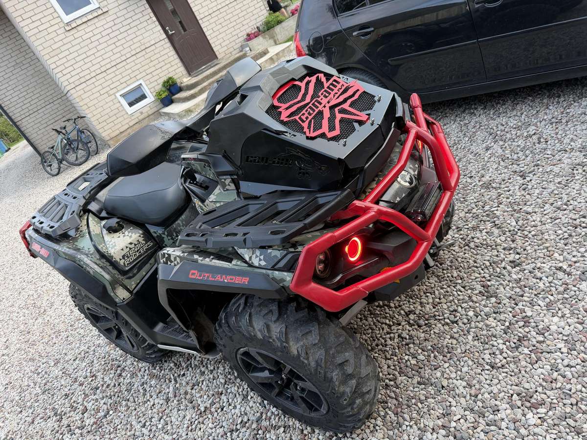 Can-Am Outlander 2012 — rear view