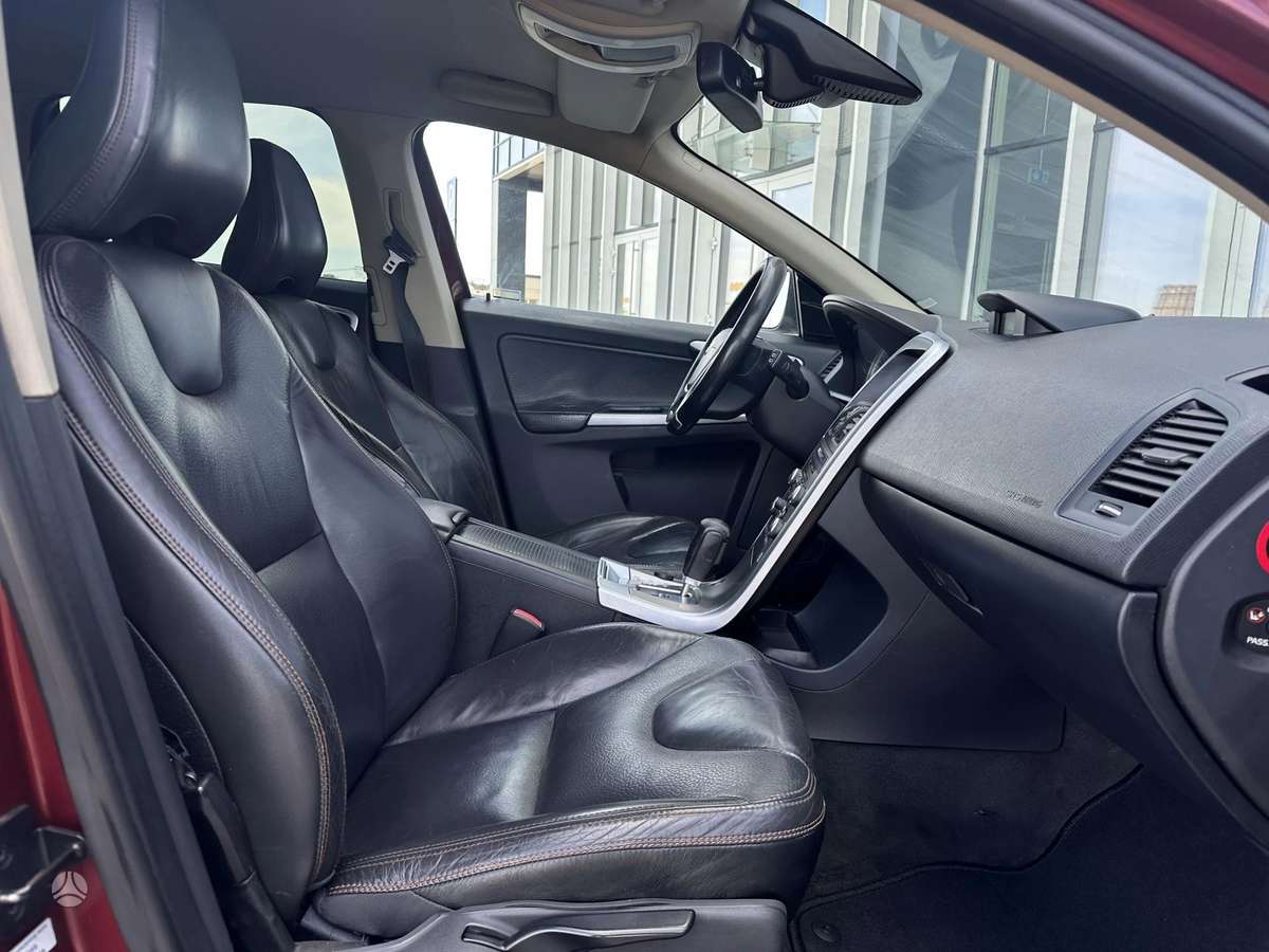 Volvo XC60 2010 — photo 11