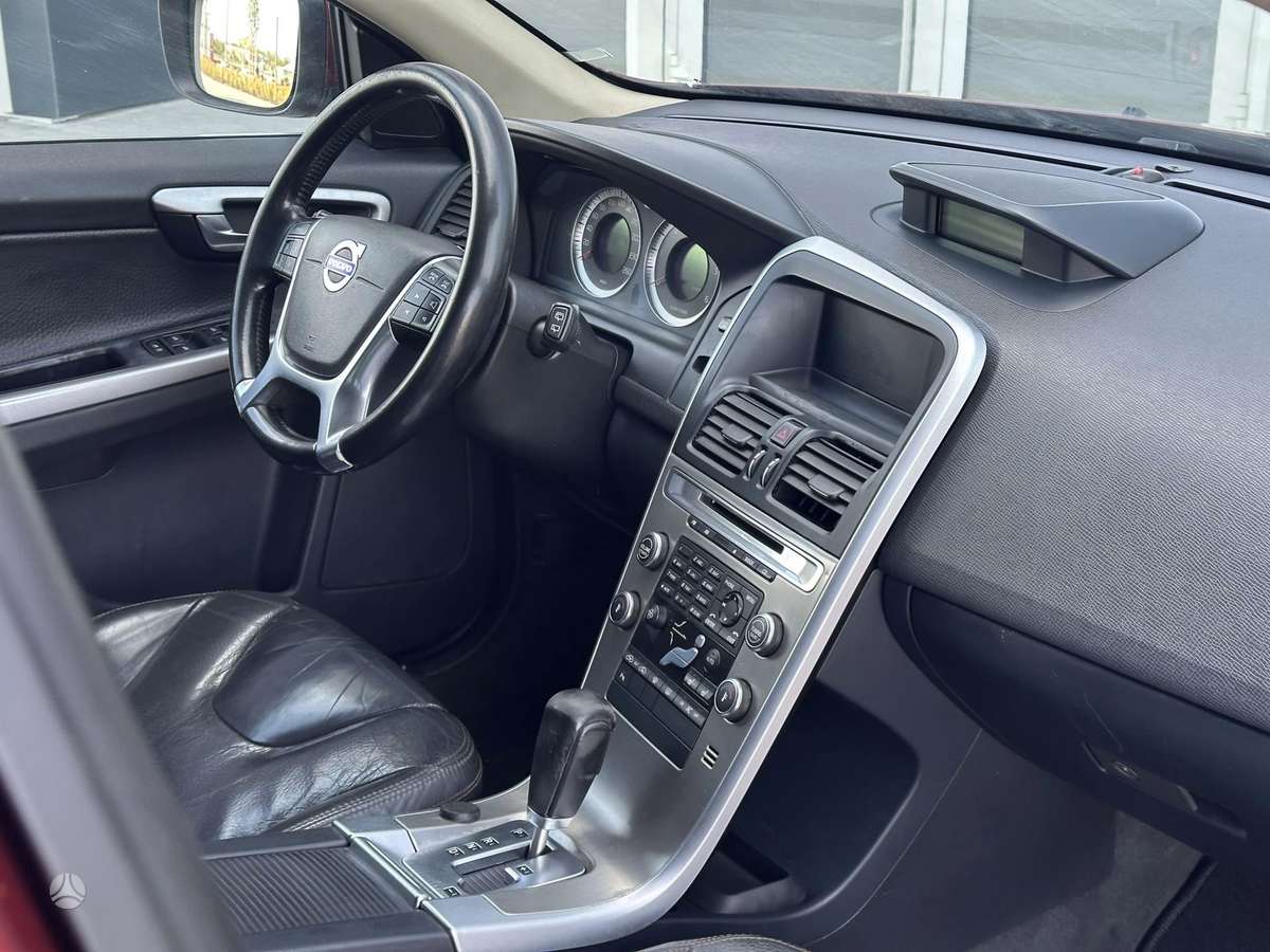 Volvo XC60 2010 — photo 12