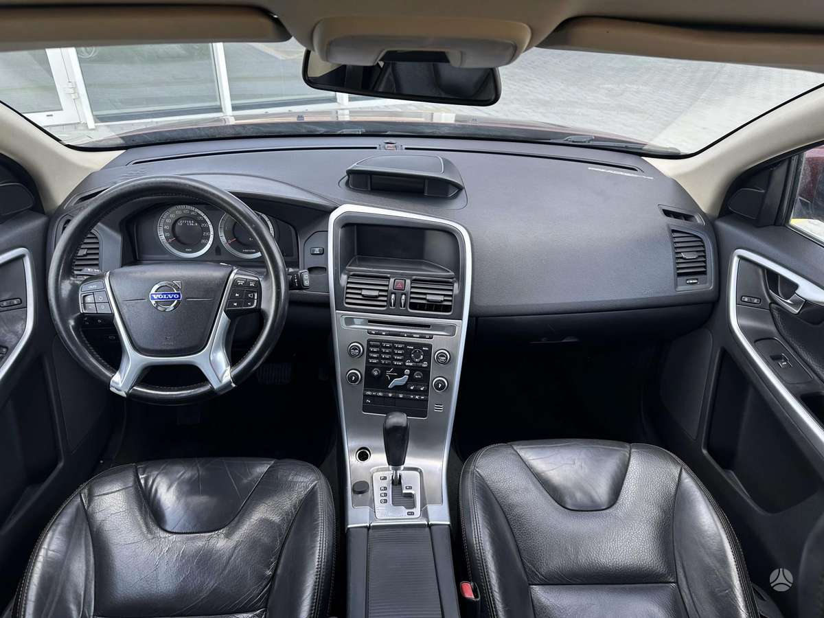 Volvo XC60 2010 — photo 13