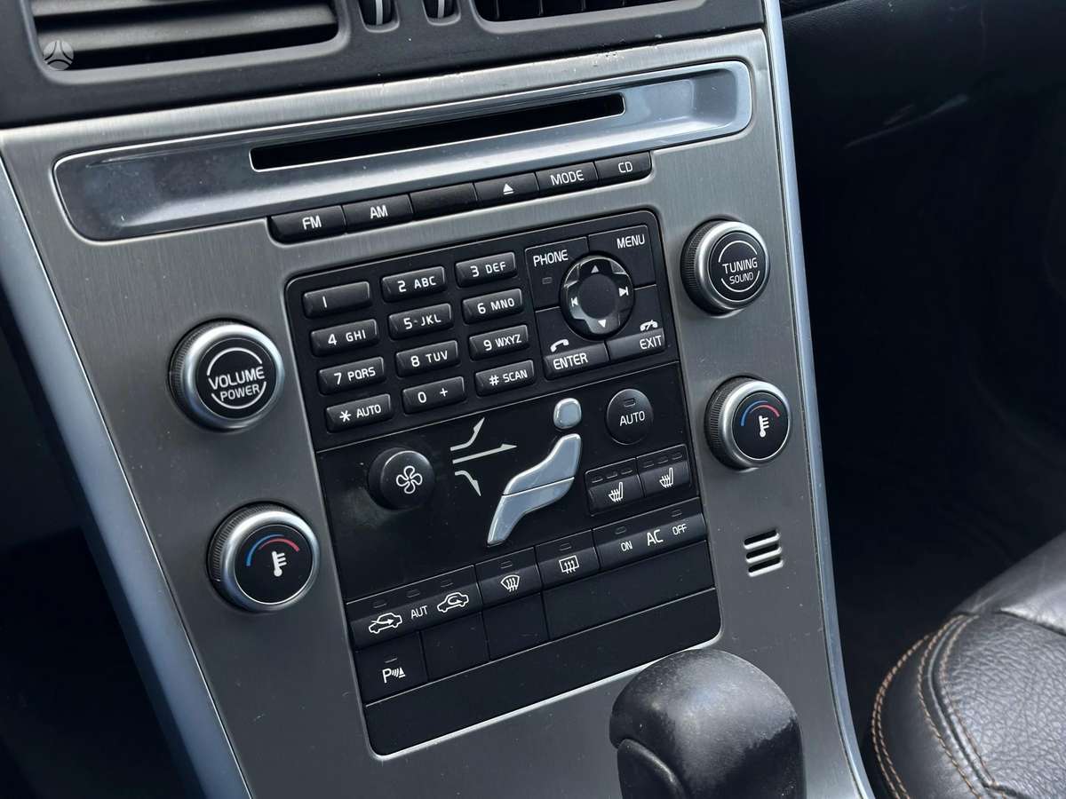 Volvo XC60 2010 — photo 15