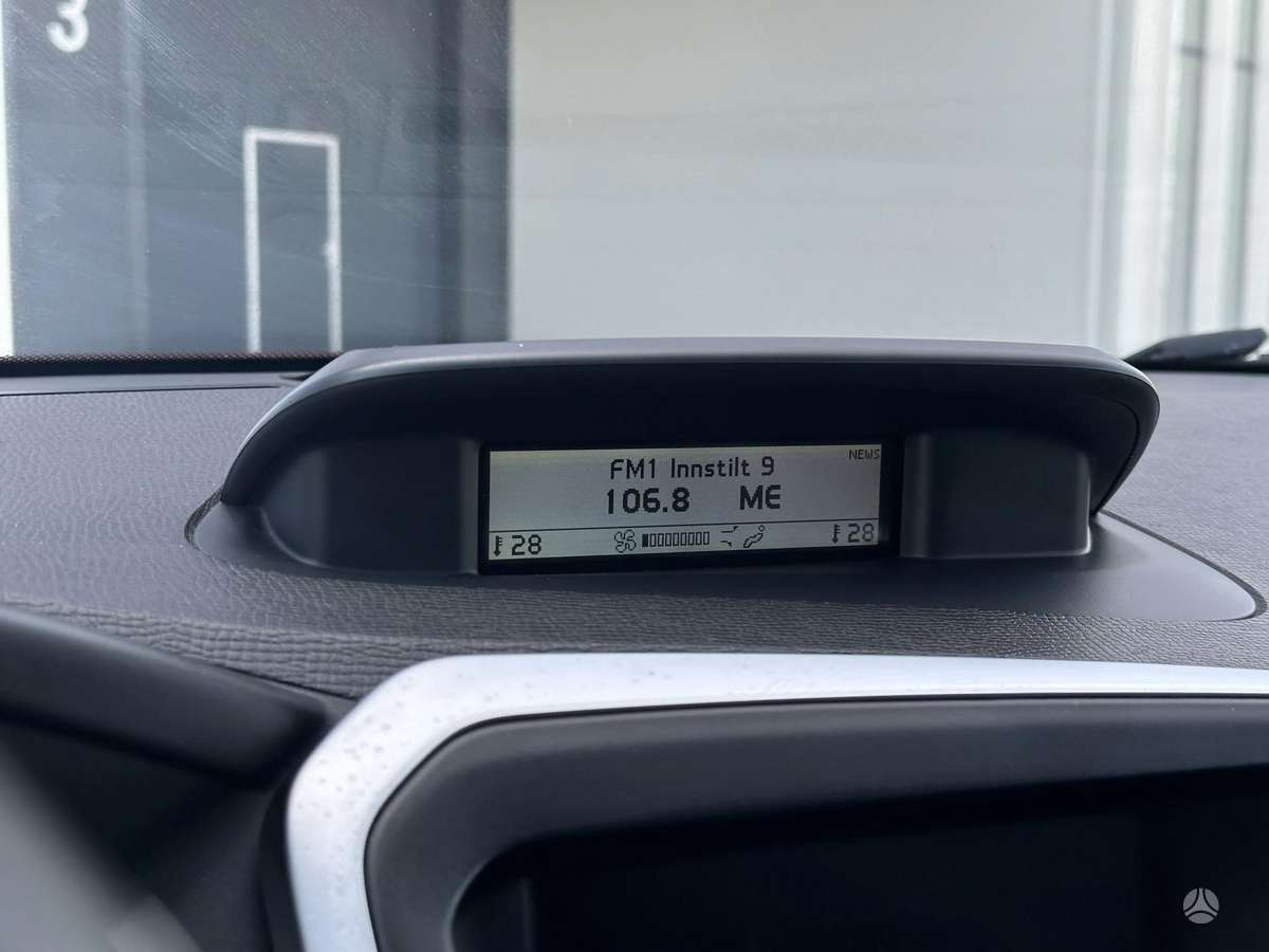 Volvo XC60 2010 — photo 16