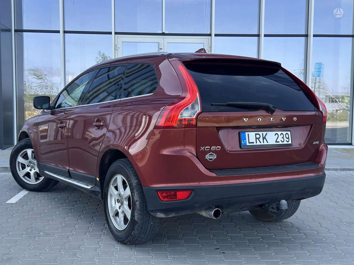 Volvo XC60 2010 — engine 2400 cm³, 175 HP (129kW)