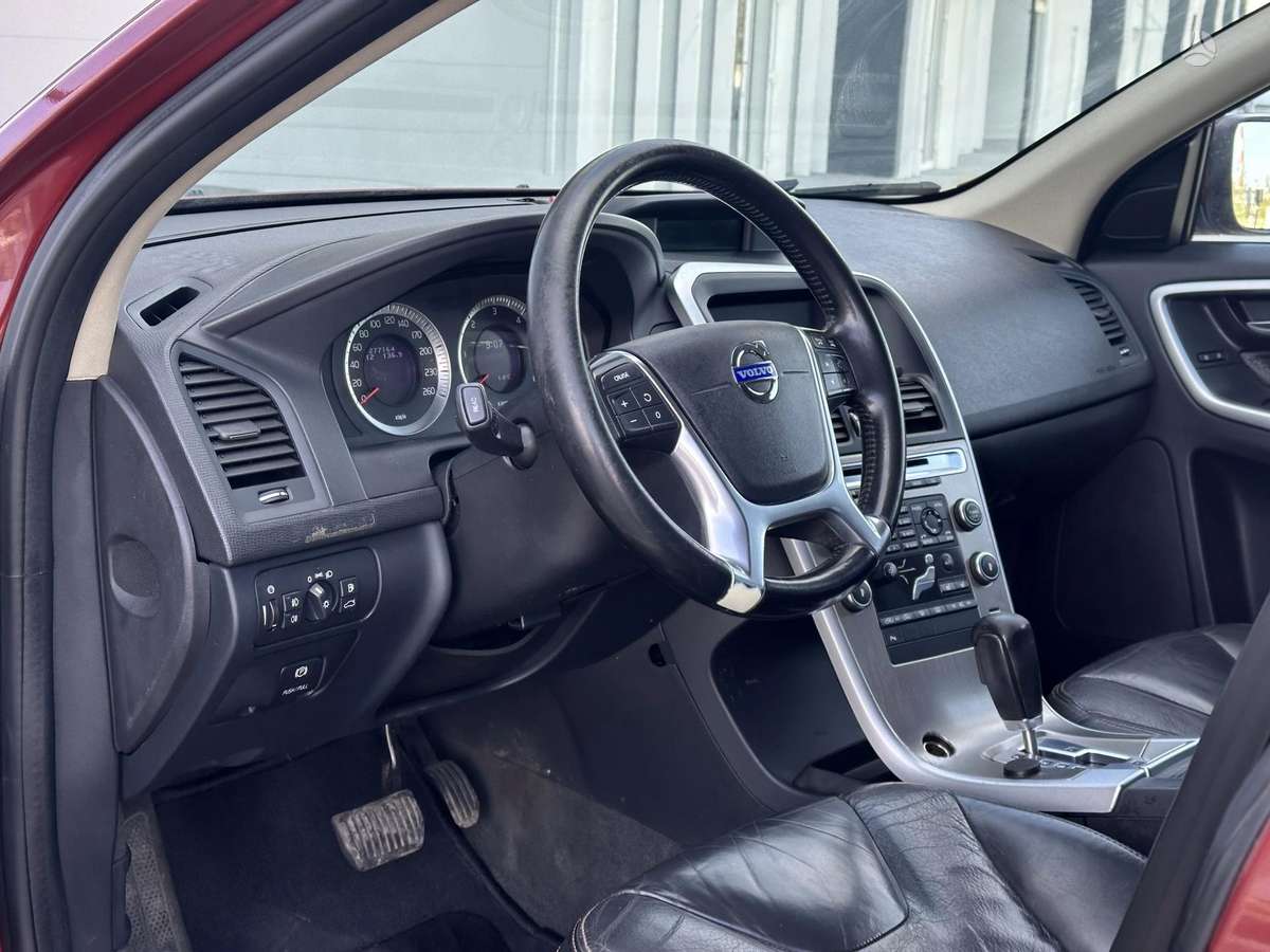 Volvo XC60 2010 — photo 8