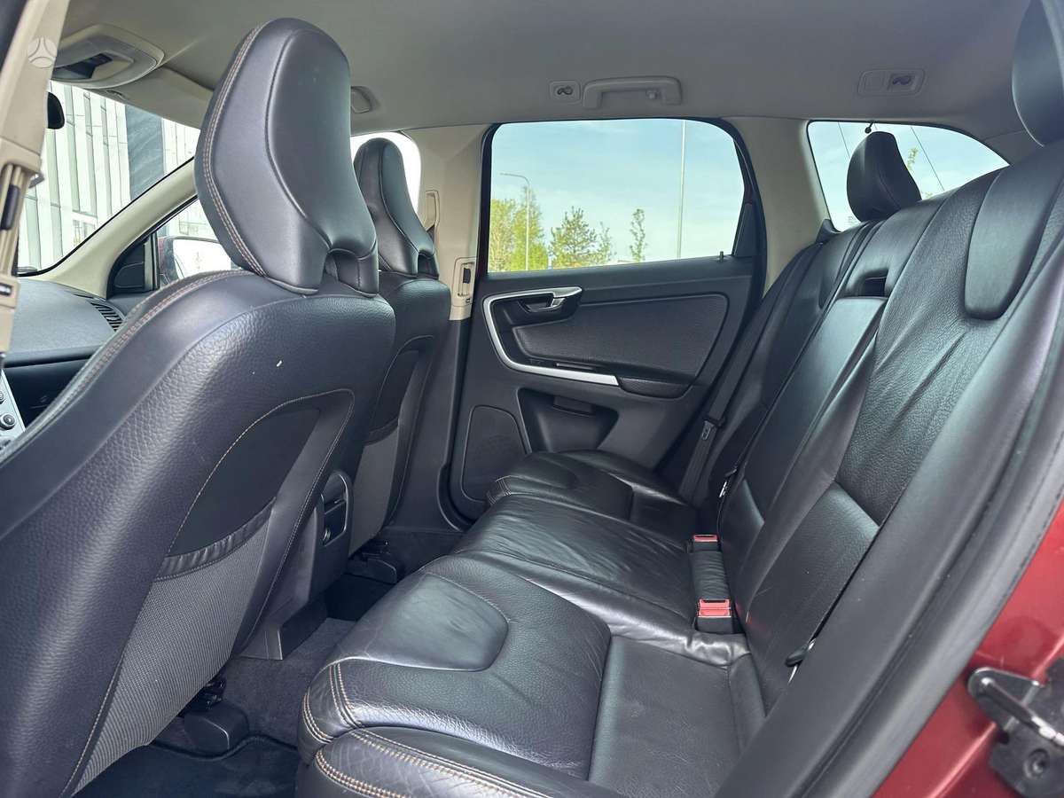 Volvo XC60 2010 — photo 9
