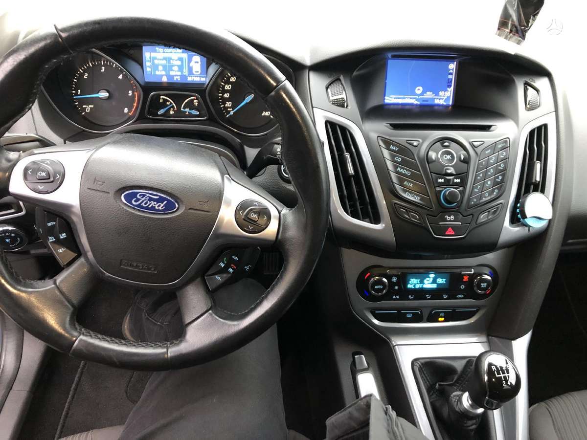 Ford Focus 2011 — фото 13