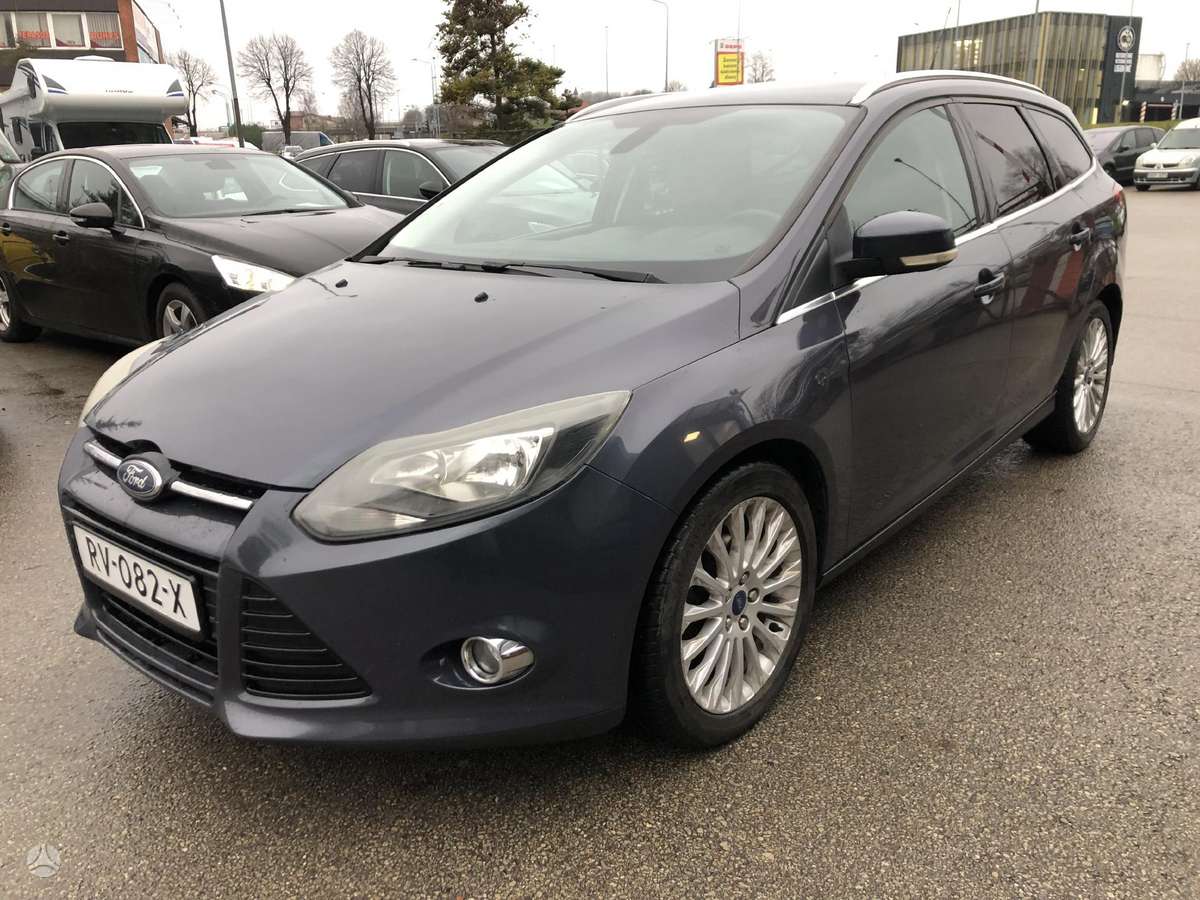 Ford Focus 2011 — салон