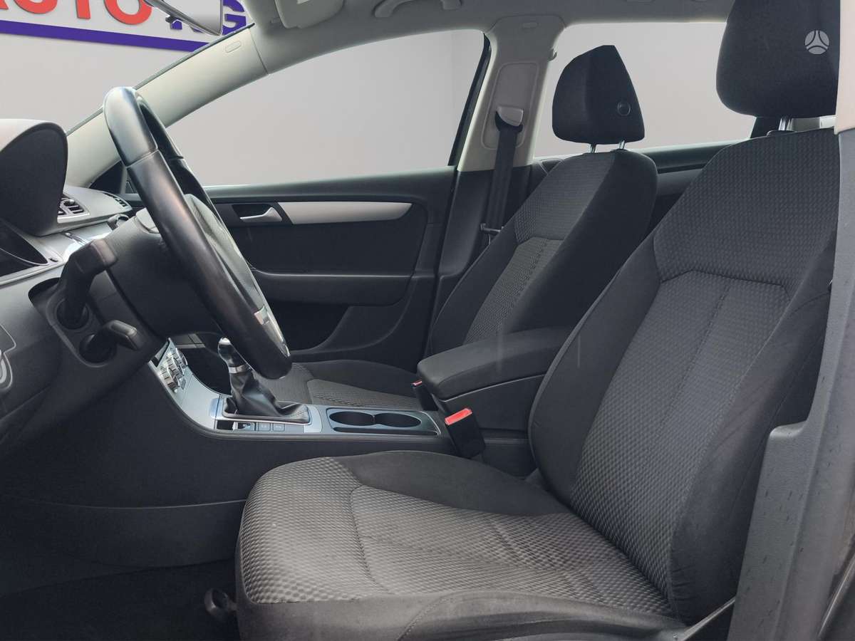 Volkswagen Passat 2012 — photo 12