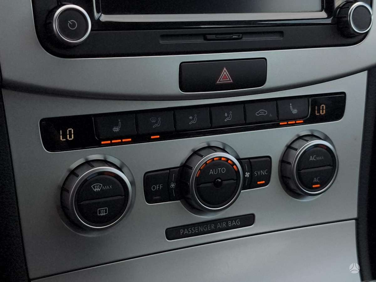 Volkswagen Passat 2012 — photo 16