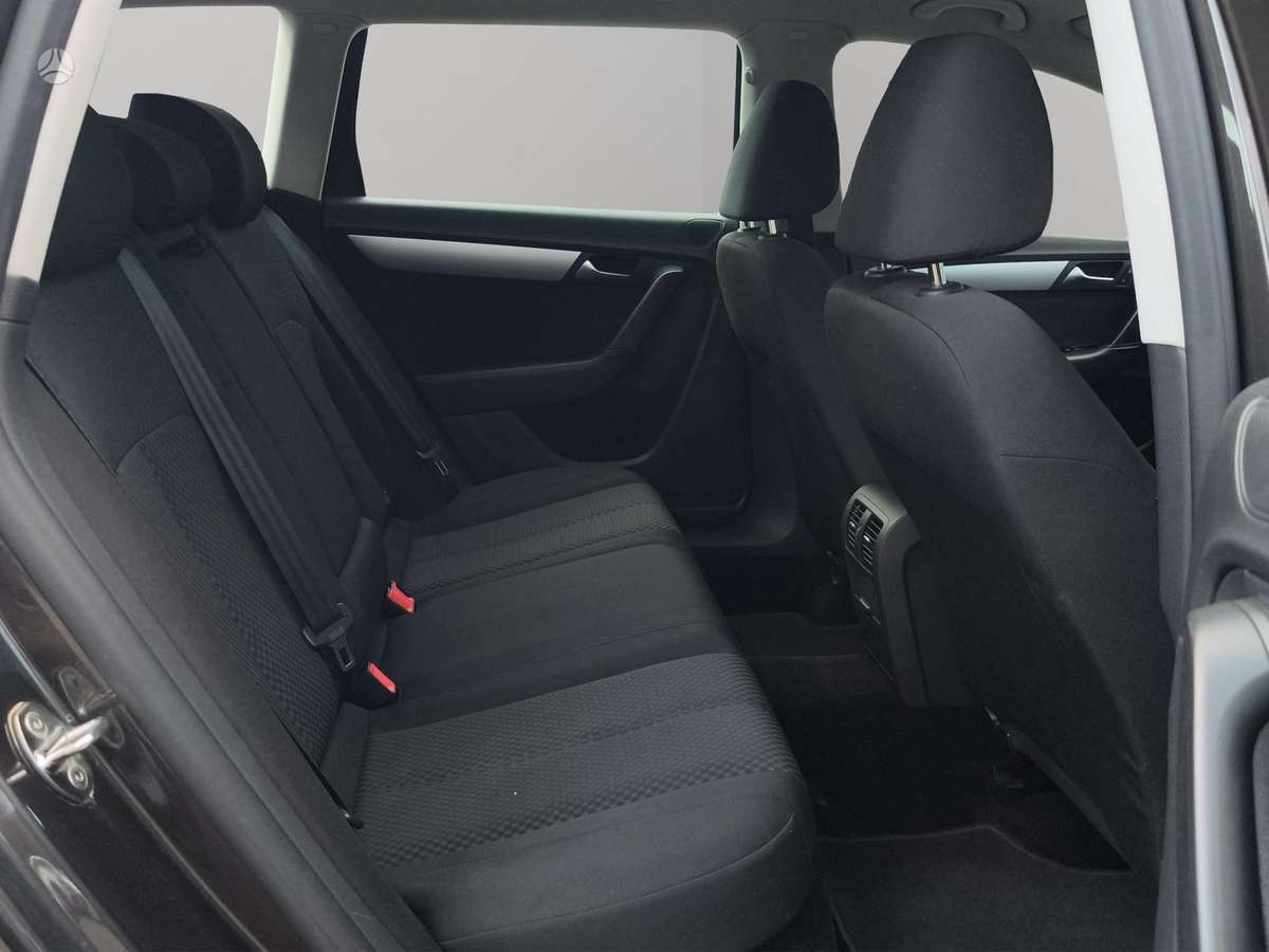 Volkswagen Passat 2012 — photo 9