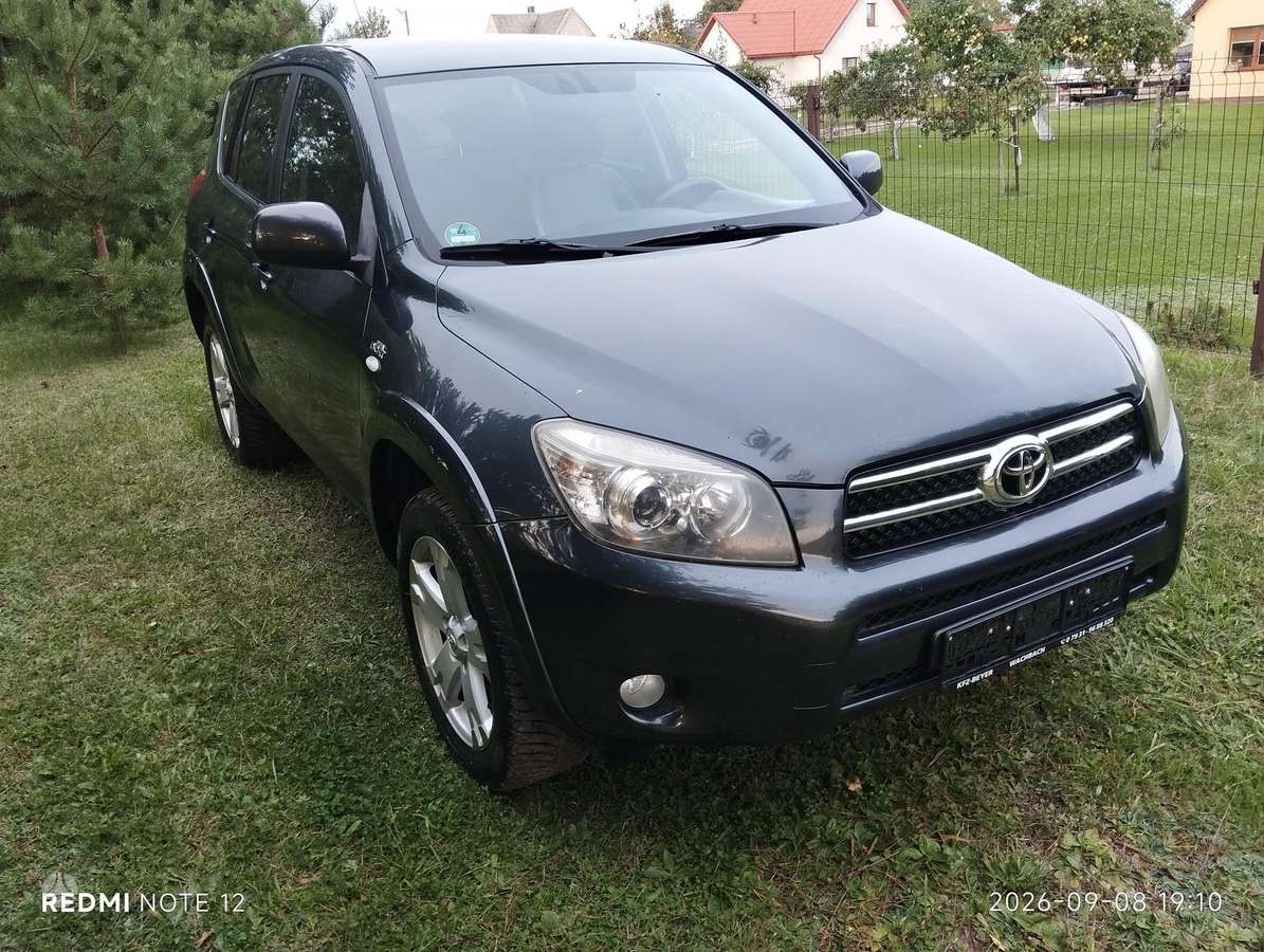 Toyota RAV4 2007 — салон