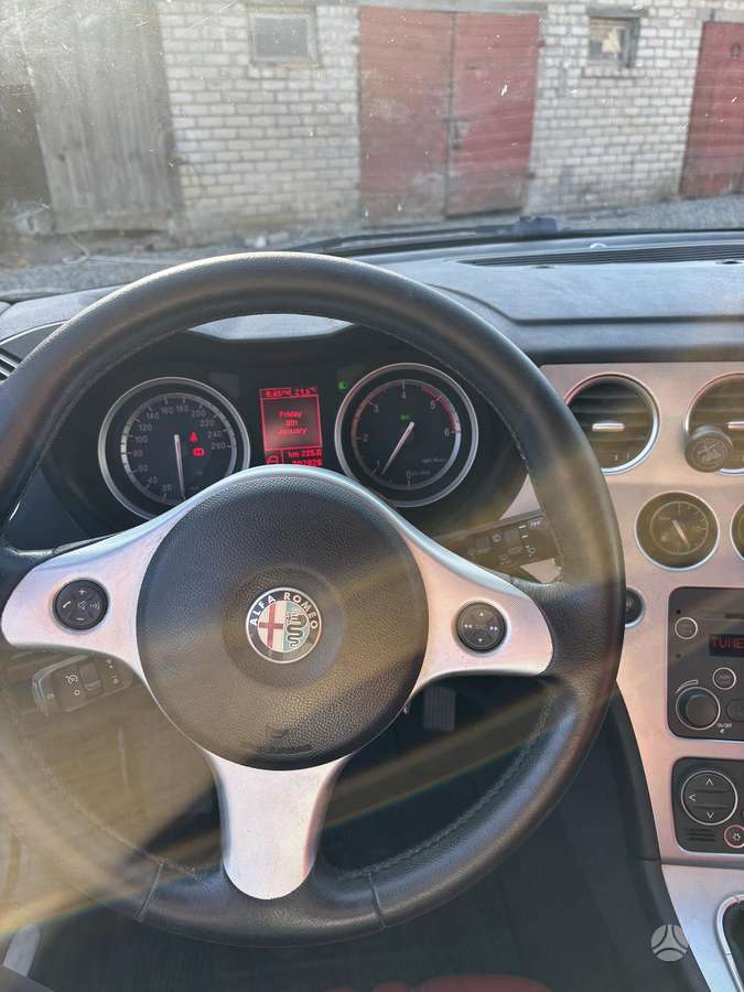 Alfa Romeo 2006 — photo 13
