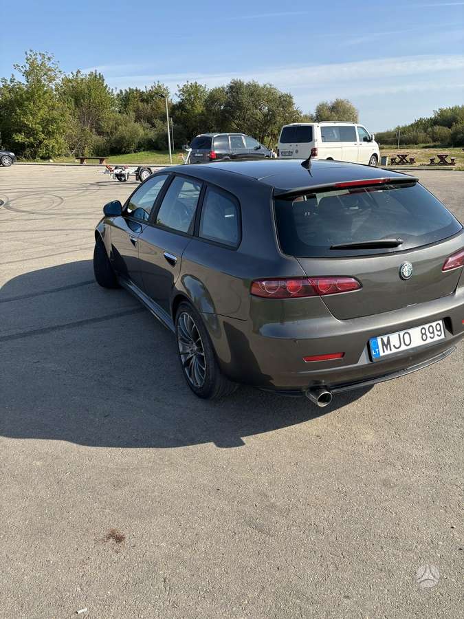 Alfa Romeo 2006 — rear view