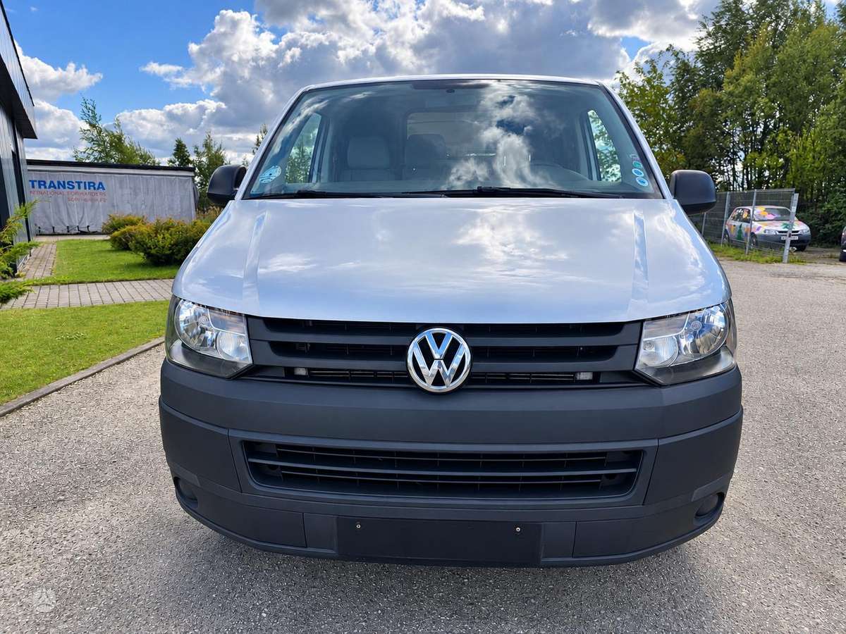 Volkswagen Transporter 2014 — салон