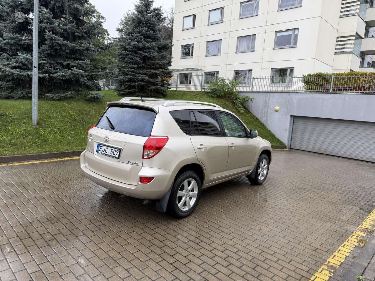 Toyota RAV4 2009 — photo 13