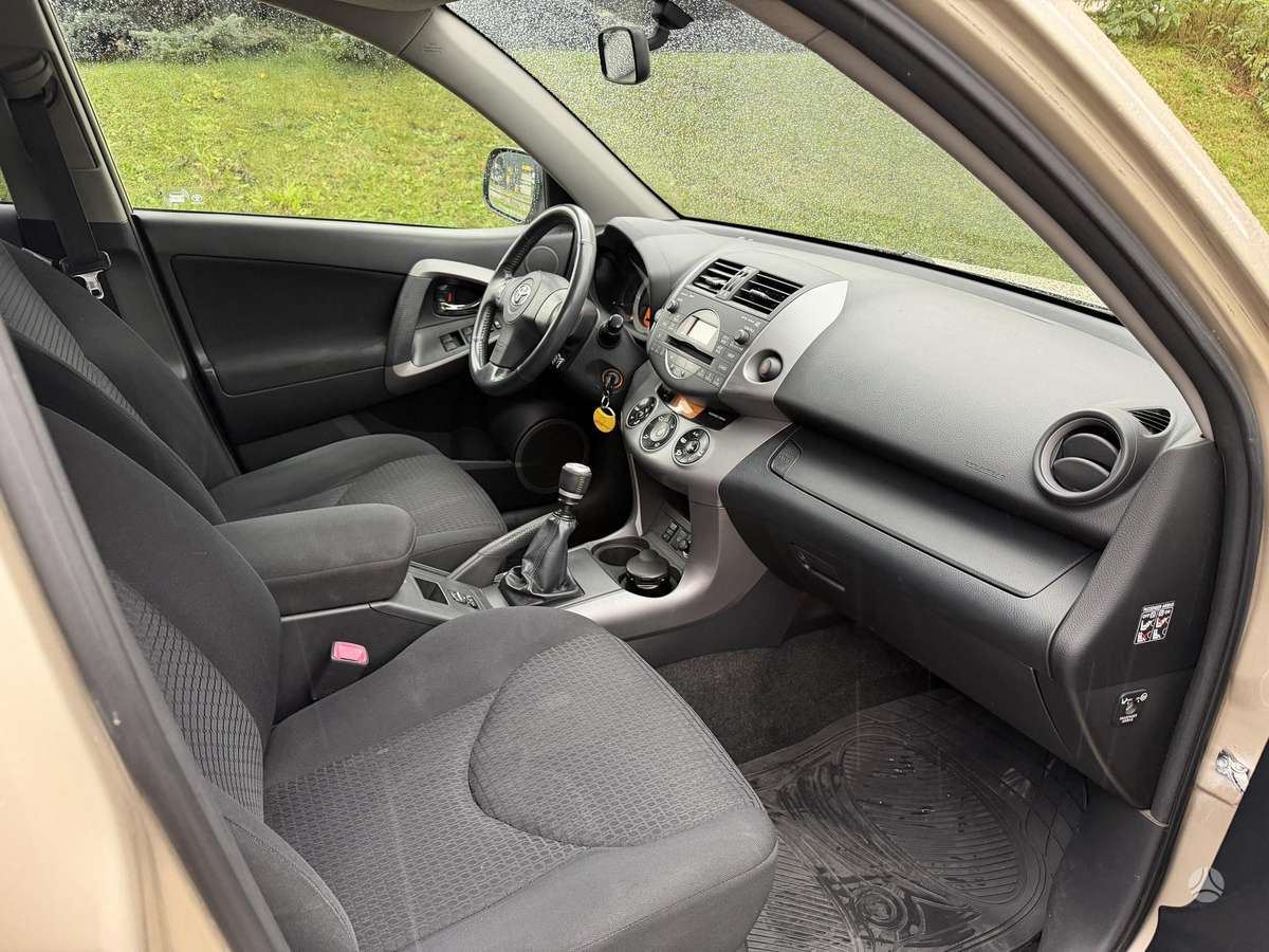 Toyota RAV4 2009 — photo 15