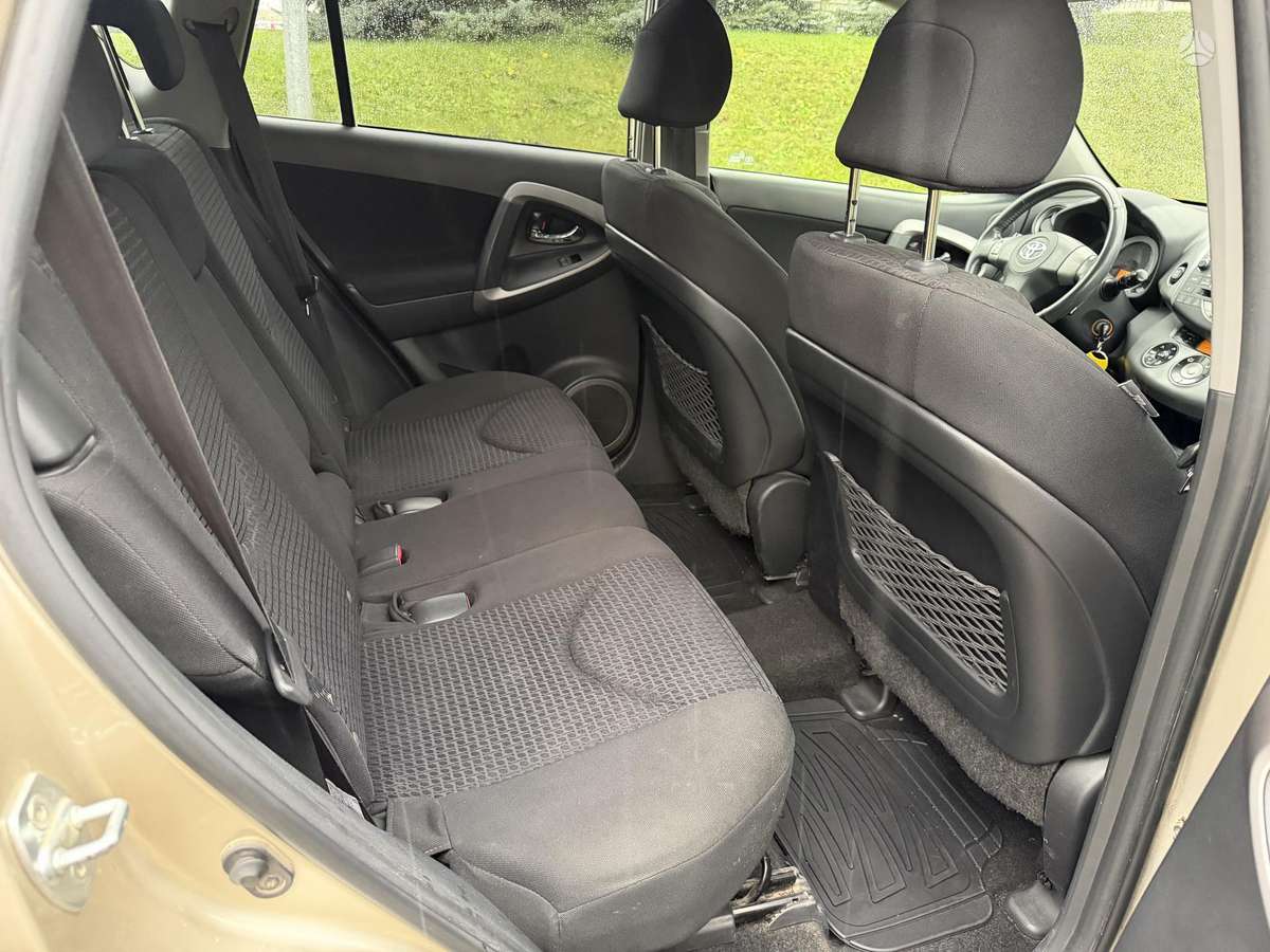 Toyota RAV4 2009 — photo 16