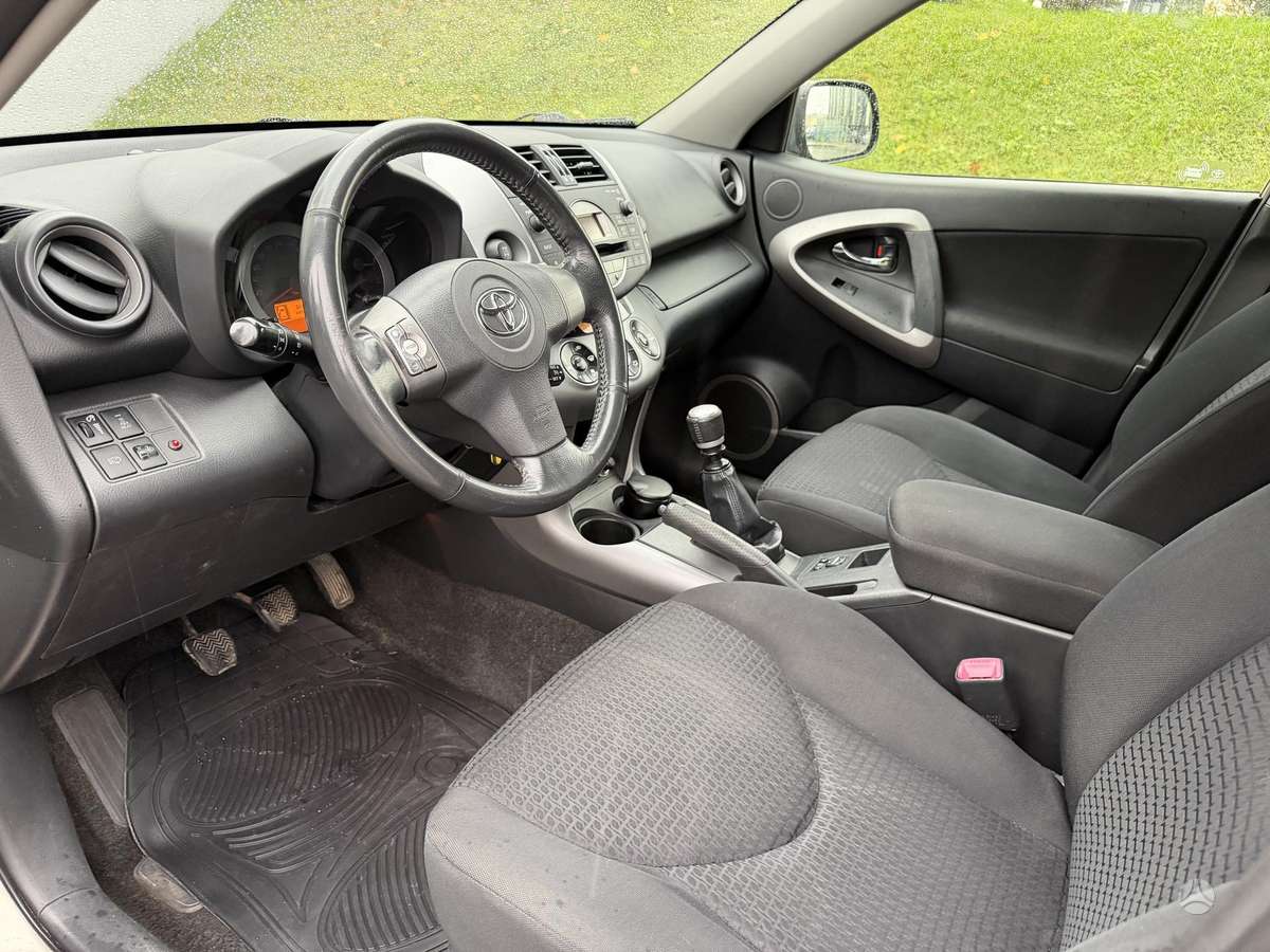 Toyota RAV4 2009 — photo 18