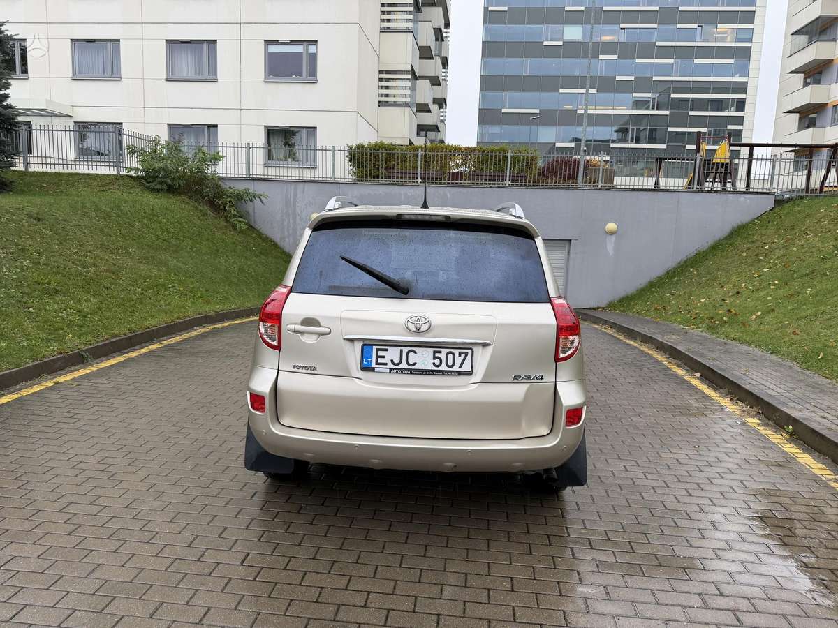Toyota RAV4 2009 — photo 6