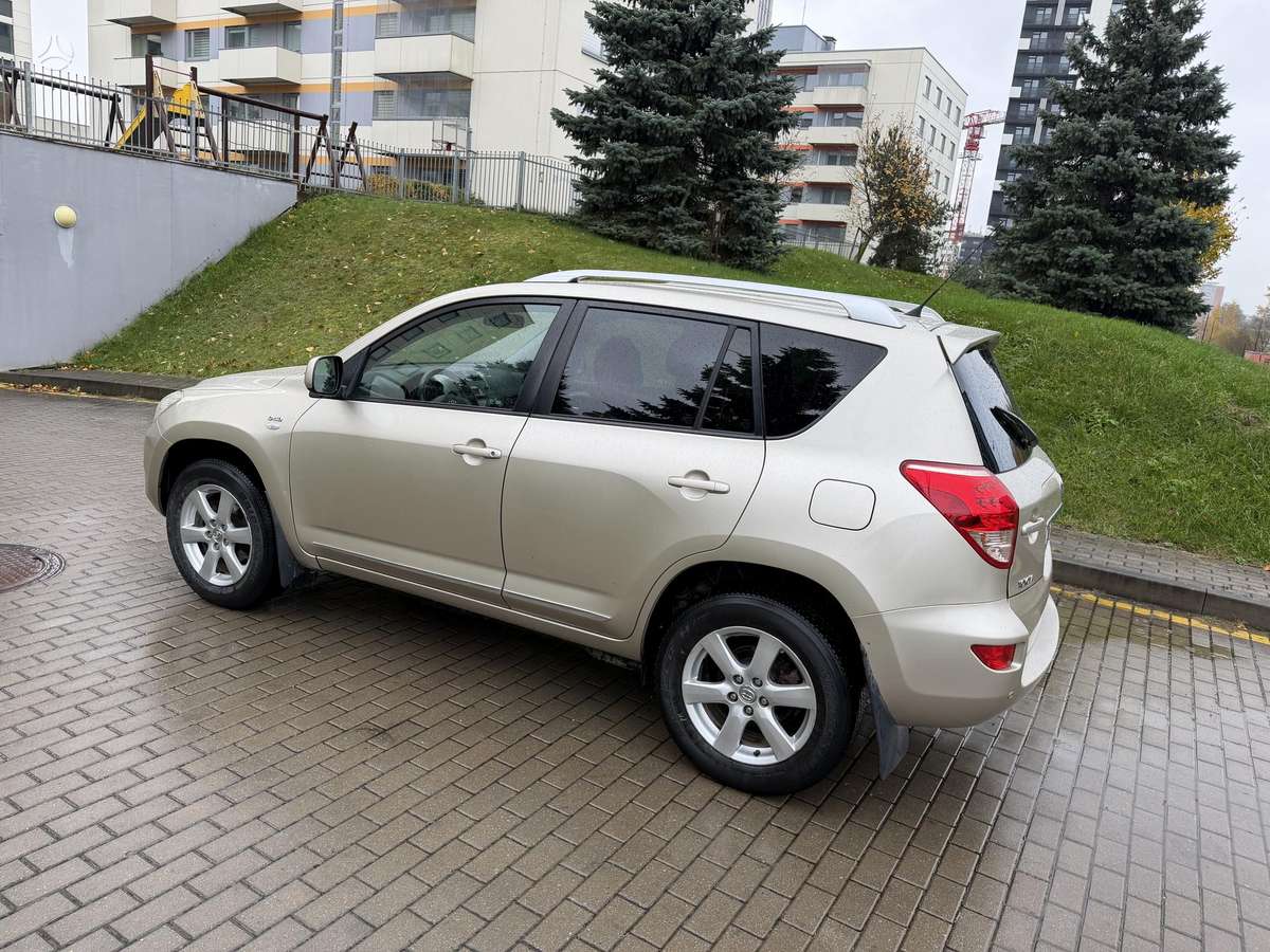 Toyota RAV4 2009 — photo 8
