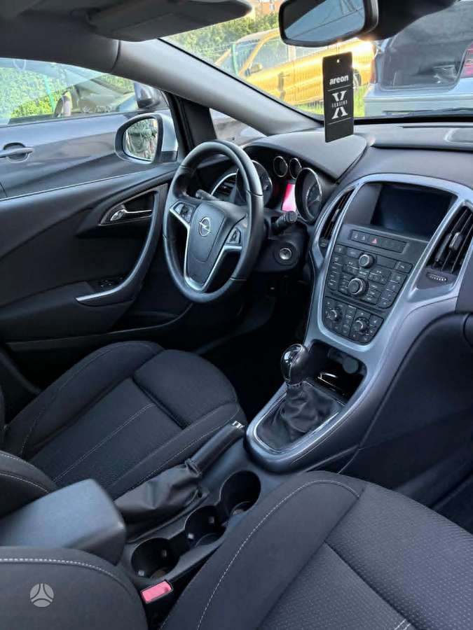 Opel Astra 2013 — photo 10