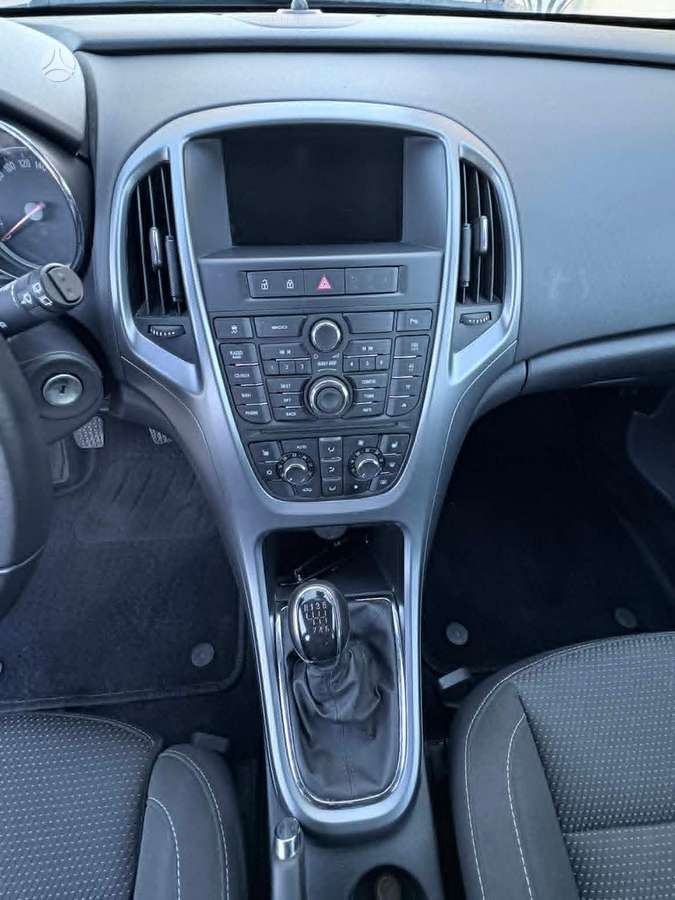 Opel Astra 2013 — photo 12