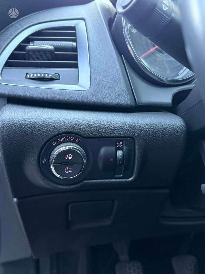 Opel Astra 2013 — photo 13