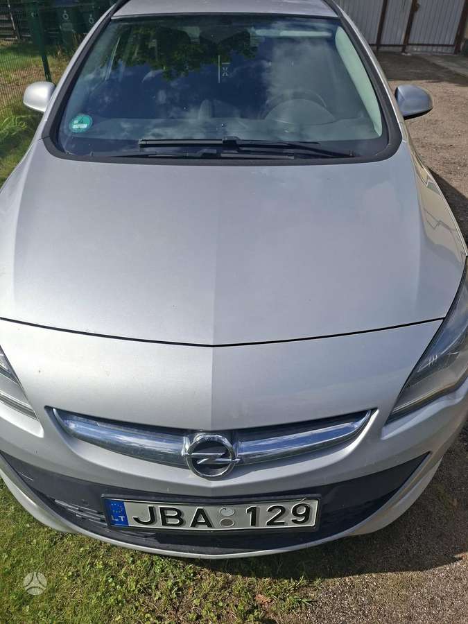 Opel Astra 2013 — rear view