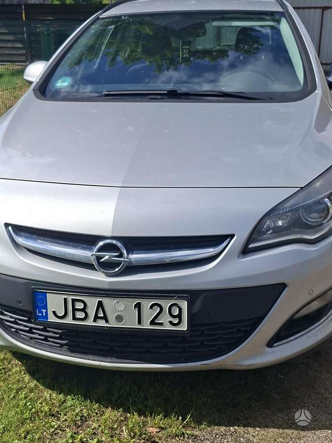 Opel Astra 2013 — interior