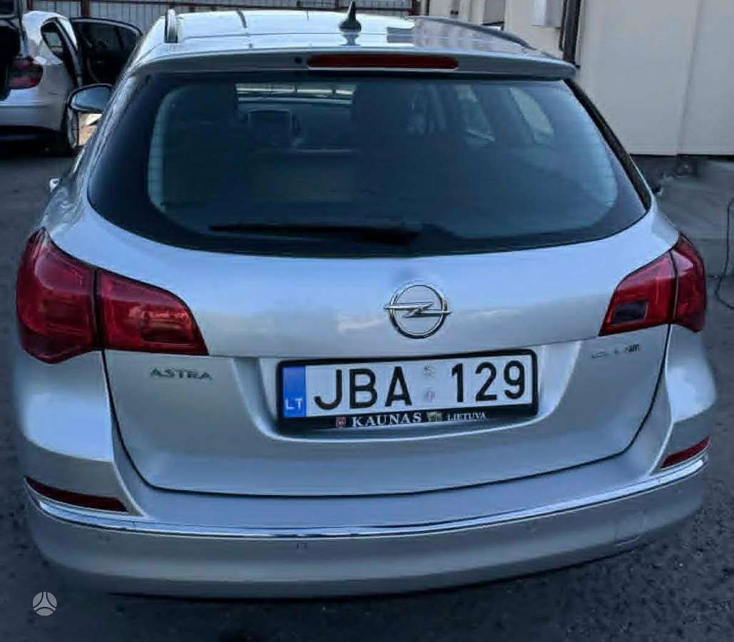 Opel Astra 2013 — engine 1686 cm³, 131 HP (96kW)