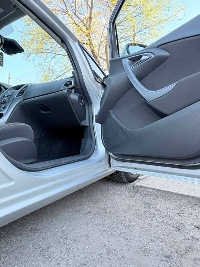Opel Astra 2013 — photo 9