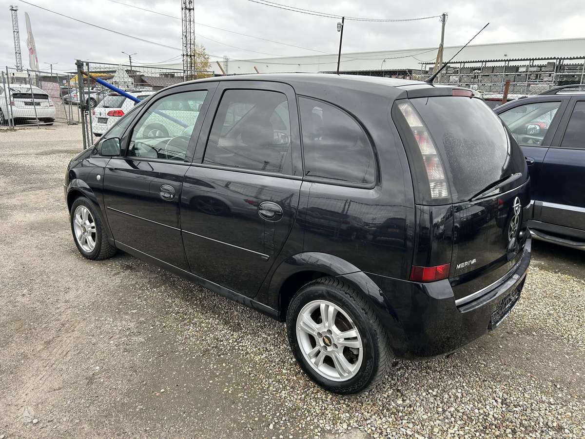 Opel Meriva 2009 — rear view