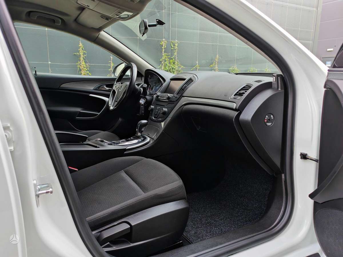 Opel Insignia 2014 — photo 23