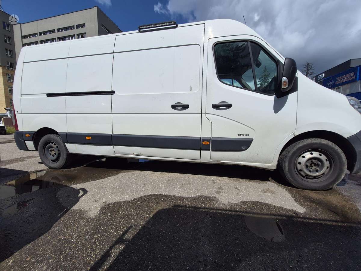 Opel Movano 2012 — rear view