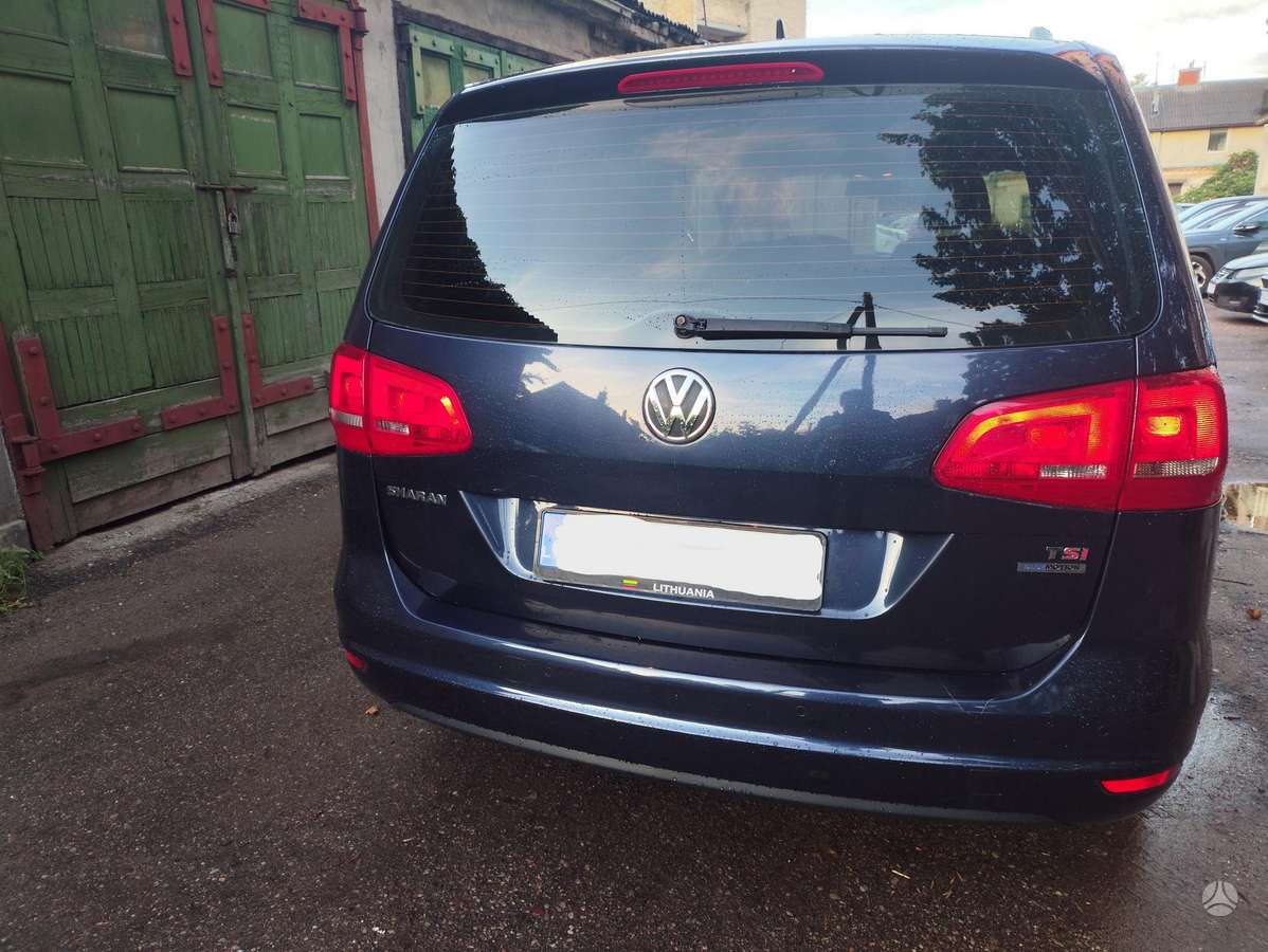 Volkswagen Sharan 2010 — rear view