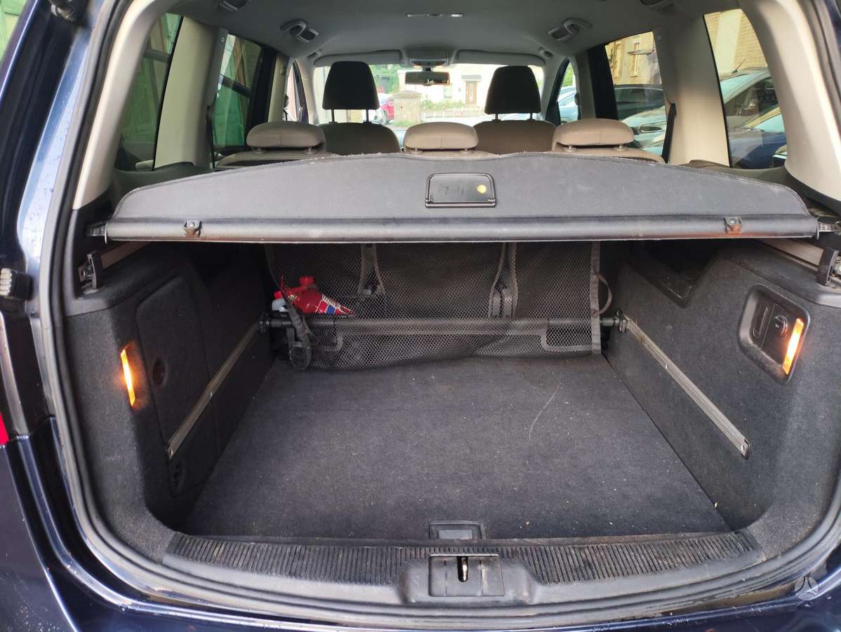 Volkswagen Sharan 2010 — engine 1390 cm³, 150 HP (110kW)