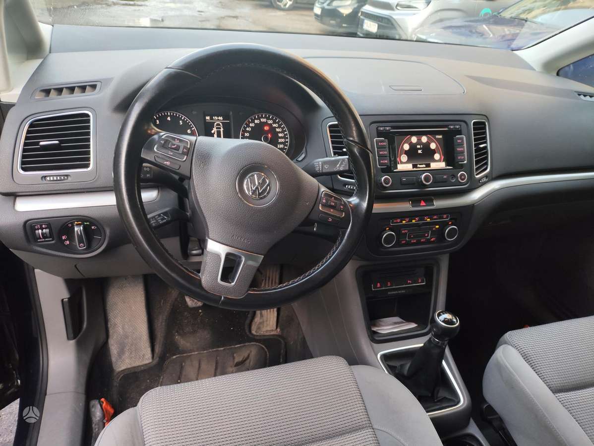 Volkswagen Sharan 2010 — photo 7