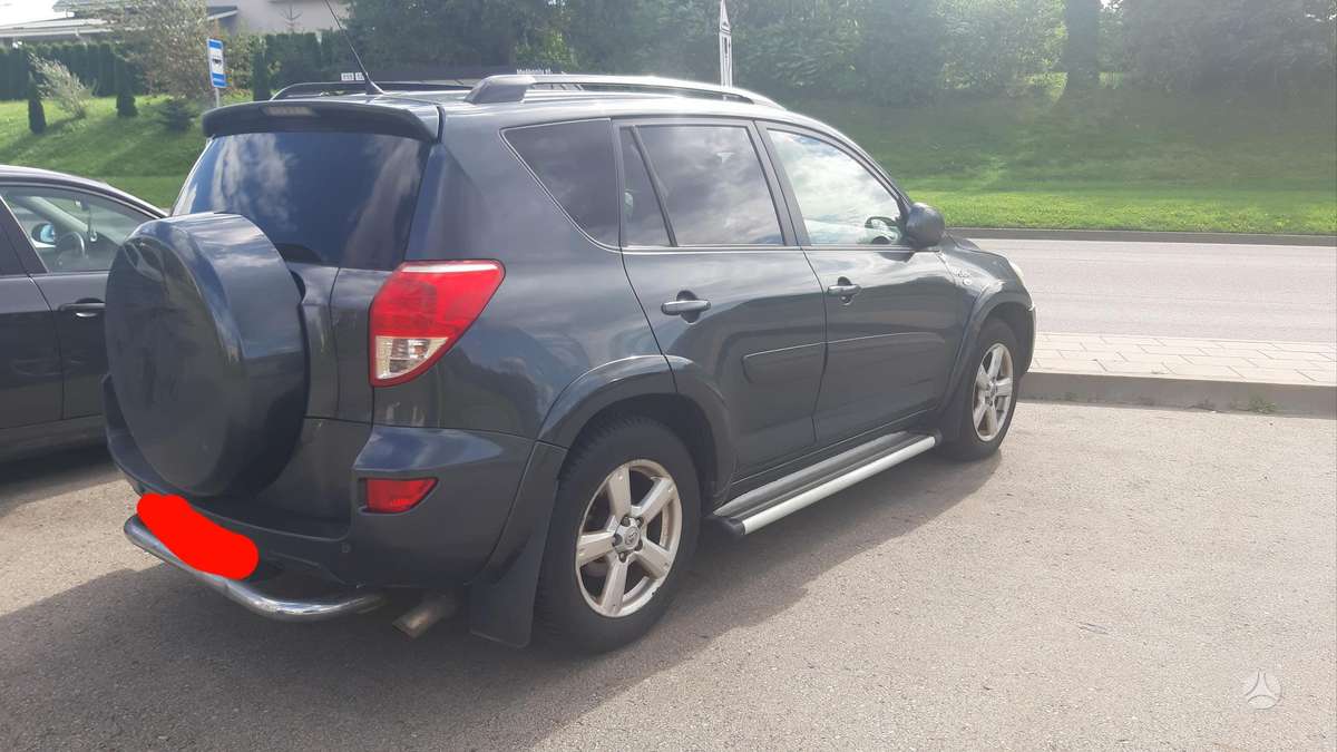 Toyota RAV4 2006 — rear view