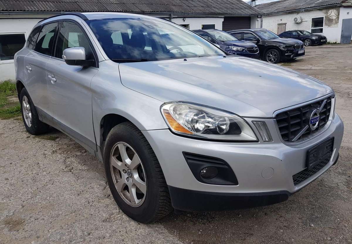 Volvo XC60 2009 — interior