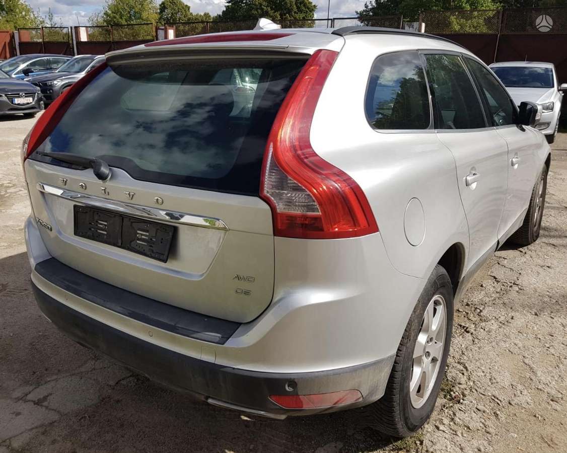 Volvo XC60 2009 — engine 2400 cm³, 185 HP (136kW)