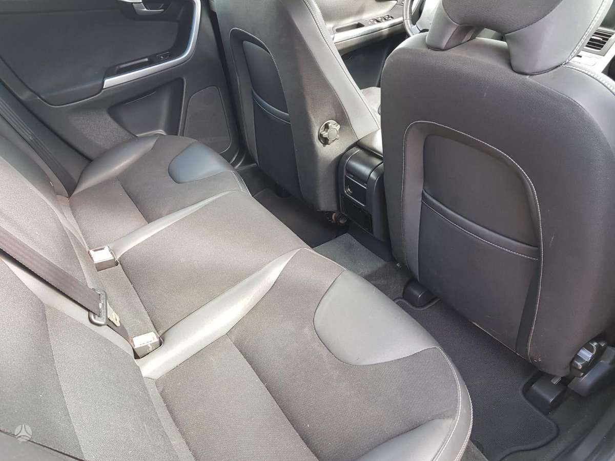 Volvo XC60 2009 — photo 8