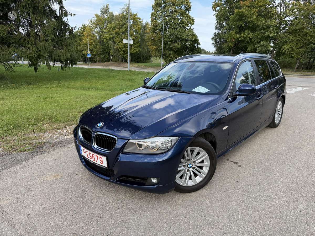 BMW 320 2012 — вигляд ззаду