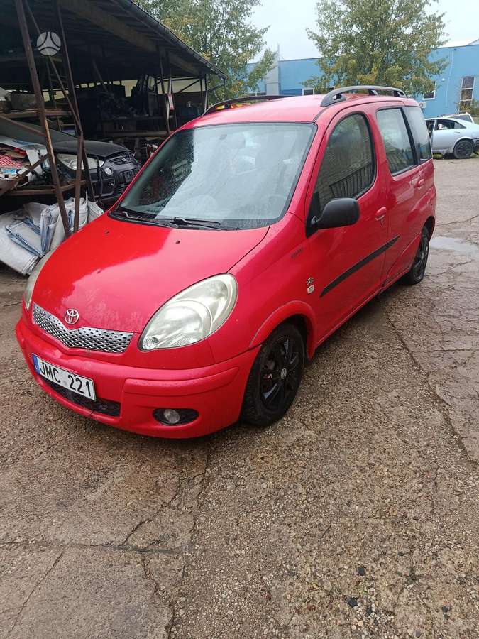 Toyota Yaris 2005 — вигляд ззаду