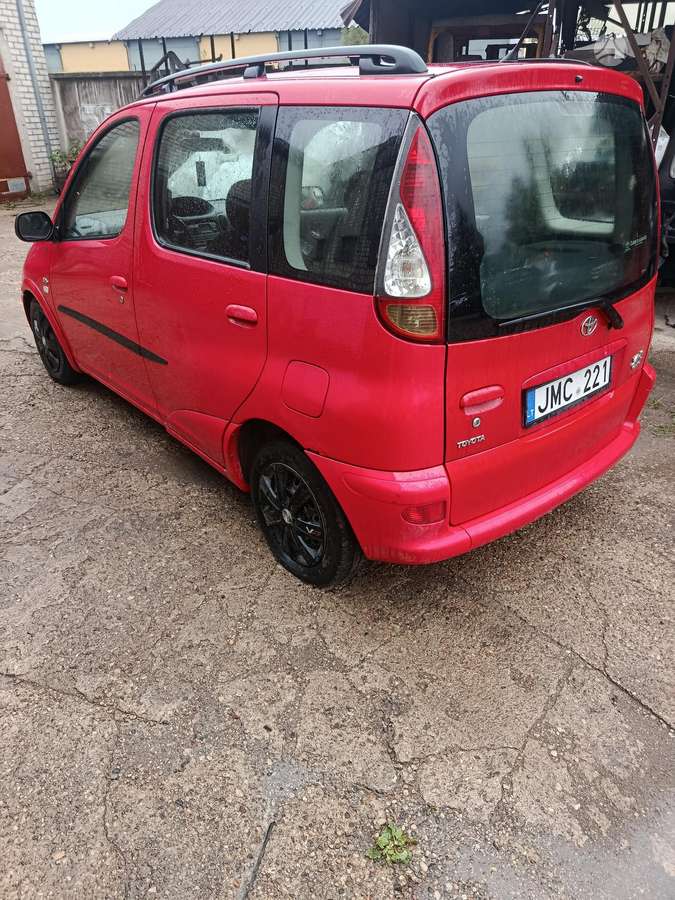 Toyota Yaris 2005 — салон