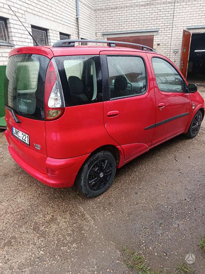 Toyota Yaris 2005 — двигун 1364 cm³, 75 HP (55kW)
