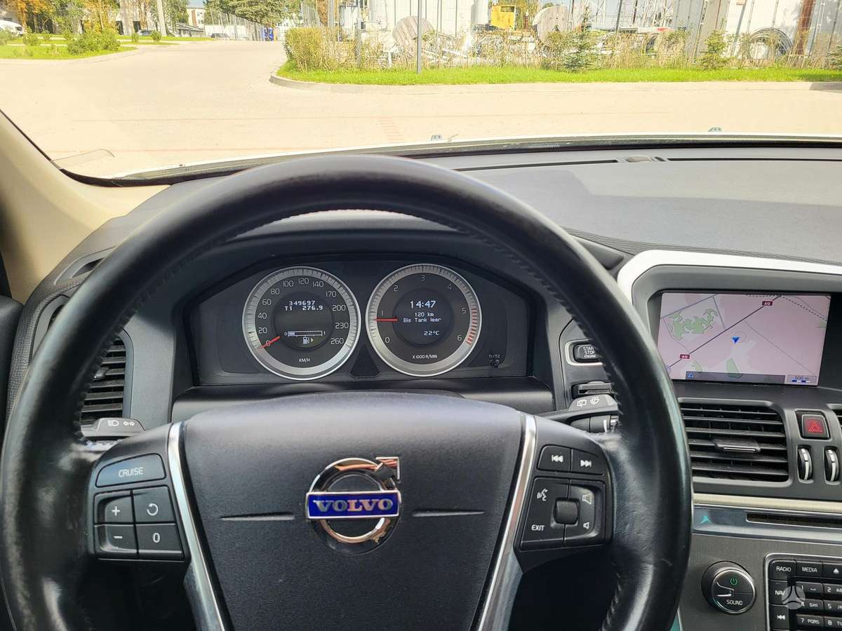 Volvo XC60 2011 — photo 10