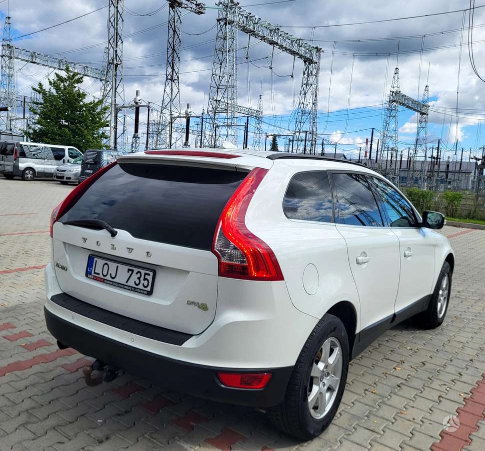 Volvo XC60 2011 — photo 17