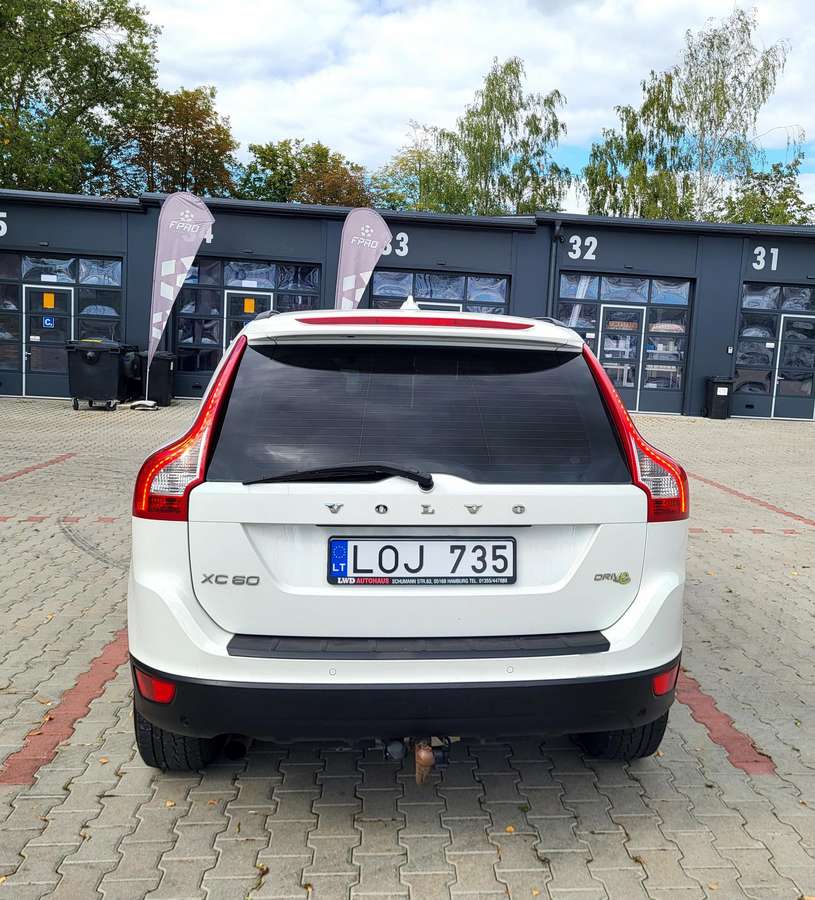 Volvo XC60 2011 — photo 18