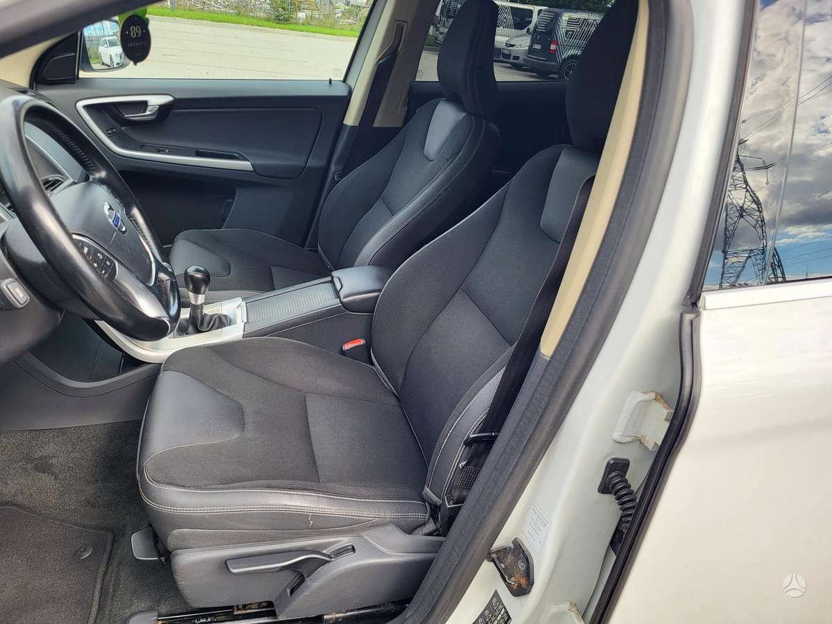 Volvo XC60 2011 — photo 19
